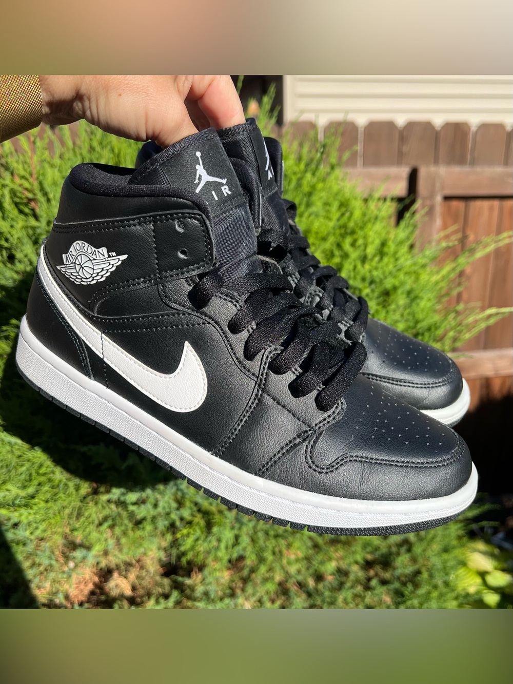 Nike Air Jordan 1 Mid Black White Women’s 8.5 Panda BQ6472-011